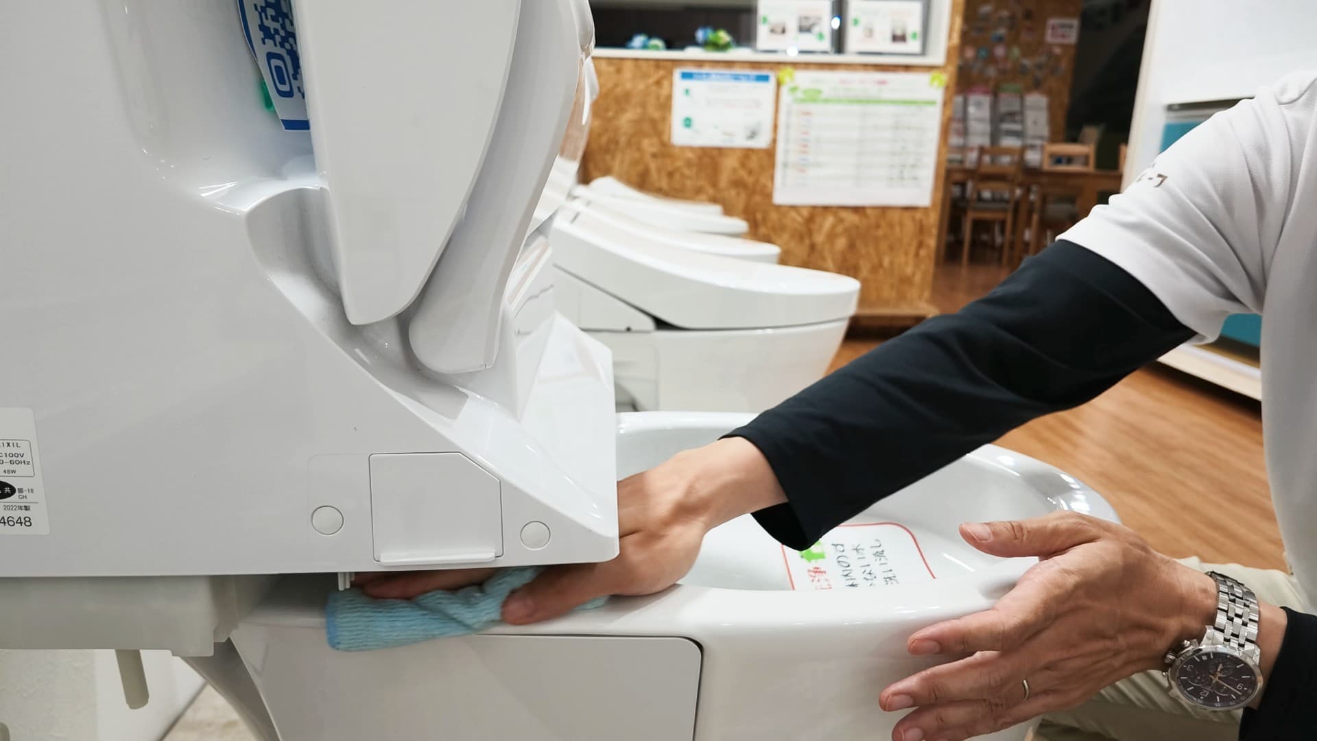 アメージュシャワートイレのリフトアップ機能