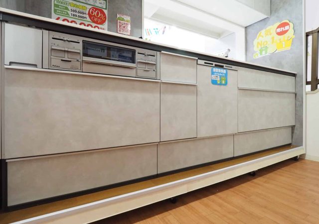 掃除しやすいスタッコ系の扉カラー